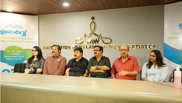 സംശയത്തിന്റെ നിഴലിൽ നിർത്താൻ