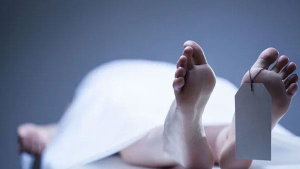 10 മിനിറ്റോളം ഹോട്ടലിന് മുന്നില് ഇയാള് രക്തം 10 മിനിറ്റോളം ഹോട്ടലിന് മുന്നില് ഇയാള് രക്തം