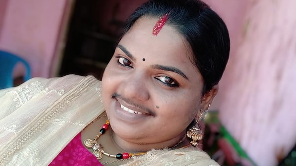 പഠിക്കുന്ന സമയത്ത് തന്നെ പൊടിമീശ