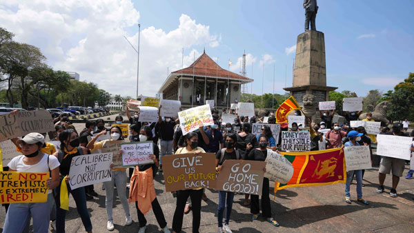 ശ്രീലങ്കയിൽ നിന്ന് പ്രസിഡന്റ് ഗോതബയ രാജപക്സെയ്ക്ക്
