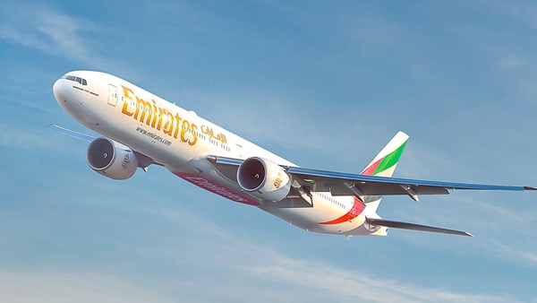 എമിറേറ്റ്സ് എ380 ന് 510 മുതൽ 575 ടൺ വരെ ഭാരമാണുള്ളത് എമിറേറ്റ്സ് എ380 ന് 510 മുതൽ 575 ടൺ വരെ ഭാരമാണുള്ളത്