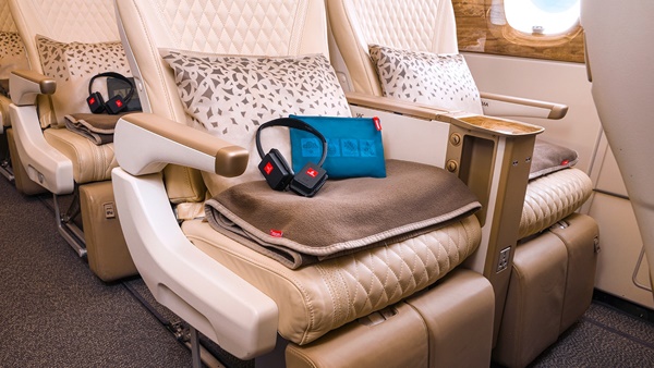 ഫസ്റ്റ് ക്ലാസിലെ സ്വകാര്യ സ്യൂട്ടുകളും ഷവർ സ്പാകളും മുതൽ ഫസ്റ്റ് ക്ലാസിലെ സ്വകാര്യ സ്യൂട്ടുകളും ഷവർ സ്പാകളും മുതൽ