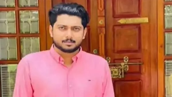 സി പി എം നേതാവും പഞ്ചായത്ത് പ്രസിഡന്റുമായ ഉണ്ണി വേങ്ങേരിയുടെ