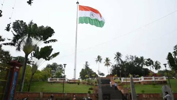 72 അടി നീളവും 48 അടി വീതിയുമുള്ള പതാകയാണ്