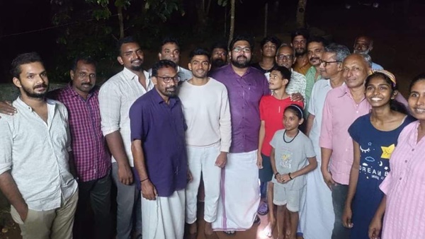 വീട്ടിലെ ബുദ്ധിമുട്ടുകൾ ഉള്ളിലൊതുക്കി