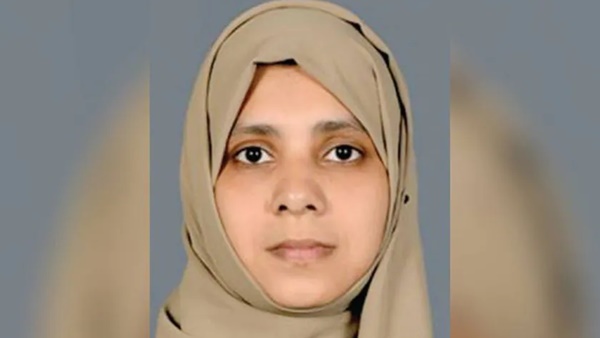 മക്കൾ കാര്യമായ പരിക്കേൽക്കാതെ രക്ഷപ്പെട്ടു