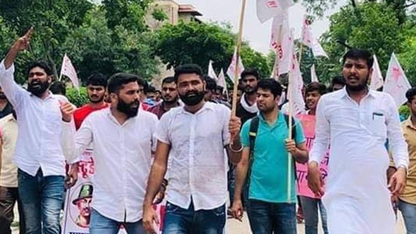 വിദ്യാർത്ഥി രാഷ്ട്രീയം നിരവധി രാഷ്ട്രീയ നേതാക്കളെ വിദ്യാർത്ഥി രാഷ്ട്രീയം നിരവധി രാഷ്ട്രീയ നേതാക്കളെ