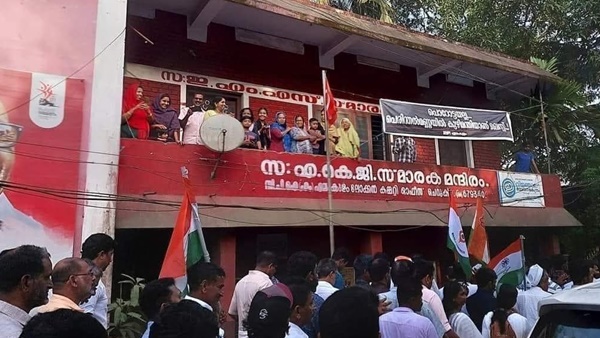 രാഹുലിന്റെ യാത്ര കാണാന്‍ എത്തിയവർക്ക് ഓഫീസ്