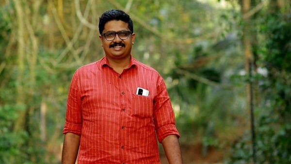 ആടിനെ പട്ടിയാക്കുക, പട്ടിയെ പേപ്പട്ടിയാക്കുക,