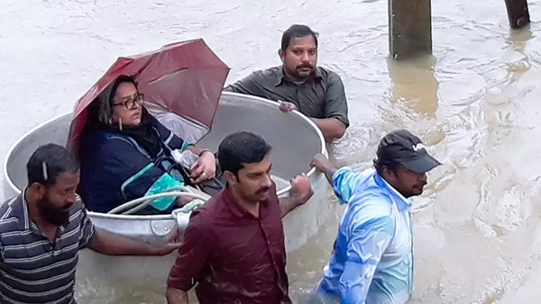 അത്യാവശ്യം ഒരു കാറില്‍ കയറിയോ അല്ലെങ്കില്‍ 