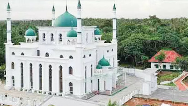 ആയിരക്കണക്കിന് വിശ്വാസികളാണ് സത്യം ചെയ്യാനായി