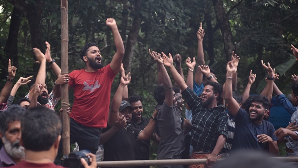 ആക്കൂപറമ്പിലേക്ക് ഞാനെത്തുമ്പോള്‍ കളത്തില്‍