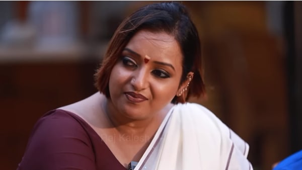 സത്യത്തില്‍ എന്നെക്കുറിച്ച് ആർക്കും അറിയില്ല. 