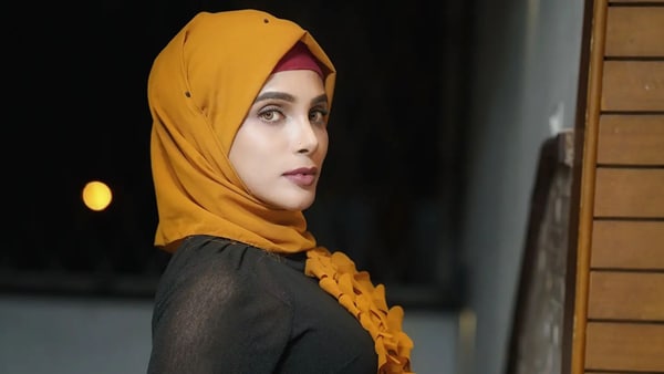 മറ്റുള്ളവരില് നിന്നും വ്യത്യസ്തനാണ് എന്ന് മാത്രം മറ്റുള്ളവരില് നിന്നും വ്യത്യസ്തനാണ് എന്ന് മാത്രം