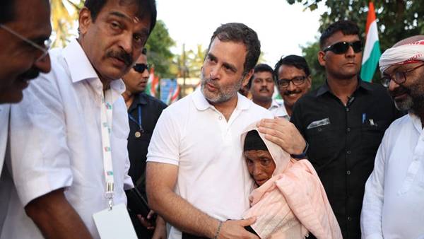 രാഹുല് ഏറ്റവും കൂടുതല് നടക്കുന്നത് കേരളത്തിലൂടെയാണ്. രാഹുല് ഏറ്റവും കൂടുതല് നടക്കുന്നത് കേരളത്തിലൂടെയാണ്.