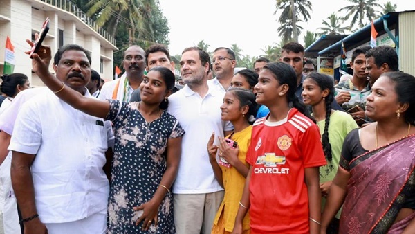 വൈകീട്ട് നിംസ് ആശുപത്രി വളപ്പിൽ ഗാന്ധിയന്മരായ 