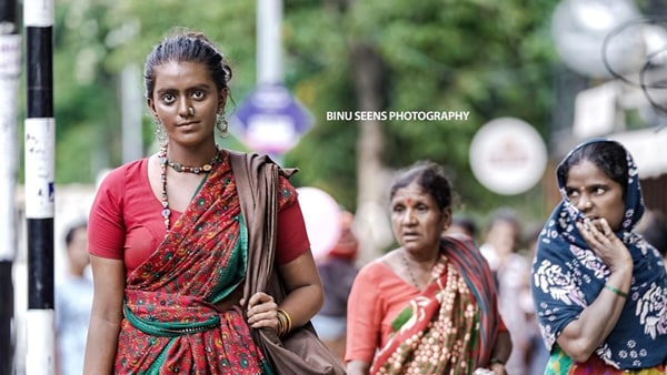 തീർത്തും പരിഹാസ്യം നിറഞ്ഞതാണ് തീർത്തും പരിഹാസ്യം നിറഞ്ഞതാണ്