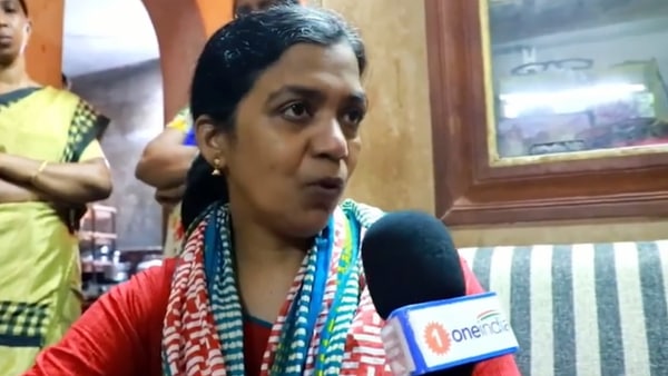 വെട്ടുകാട് പള്ളിയിൽ വെച്ച്