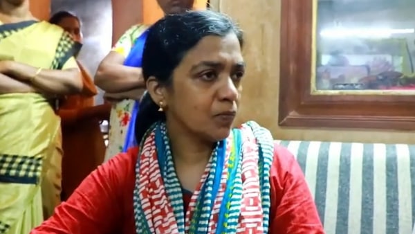  പരസ്പര വിരുദ്ധമായാണ് പലപ്പോഴും സംസാരിച്ചത്