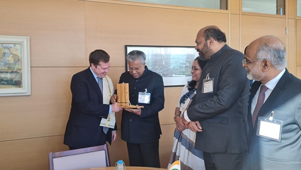 ഉച്ചക്ക് 12.30നാണ് ഹോട്ടലിൽ തിരിച്ച് എത്തിയത് ഉച്ചക്ക് 12.30നാണ് ഹോട്ടലിൽ തിരിച്ച് എത്തിയത്