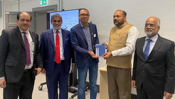 4 മണിക്ക് തിരിച്ച് ഹോട്ടലിൽ വെച്ച് മാരിടൈം 4 മണിക്ക് തിരിച്ച് ഹോട്ടലിൽ വെച്ച് മാരിടൈം