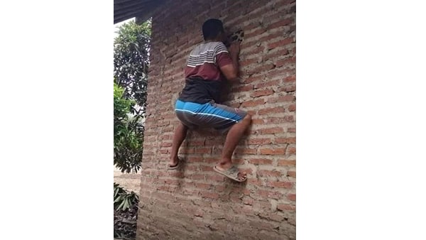 സദാചാരം ഒരു ആചാരമായി കൊണ്ട് നടക്കുന്ന മാമന്മാരാൽ സദാചാരം ഒരു ആചാരമായി കൊണ്ട് നടക്കുന്ന മാമന്മാരാൽ