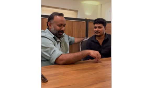 ഒമർ യുവാവിന് പണം നൽകണമെന്നായിരുന്നു ഒമർ യുവാവിന് പണം നൽകണമെന്നായിരുന്നു