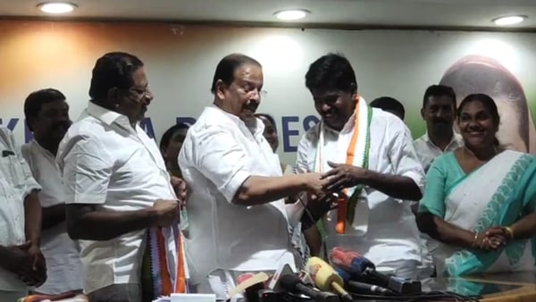  2013ലാണ് സി.കെ ശ്രീധരൻ ഉൾപ്പെടുന്ന ഡി സി സി