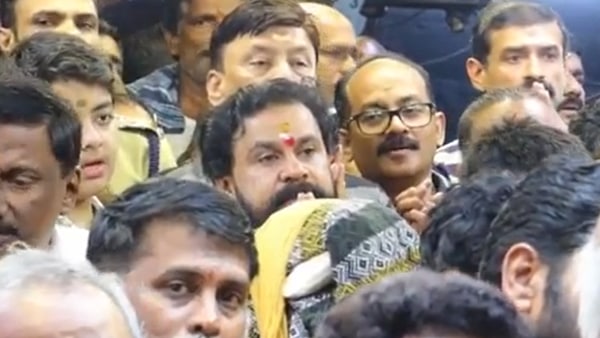 പുതുമന ഗണപതിയുടെ ചിത്രം നല്‍കി ദിലീപിനെ