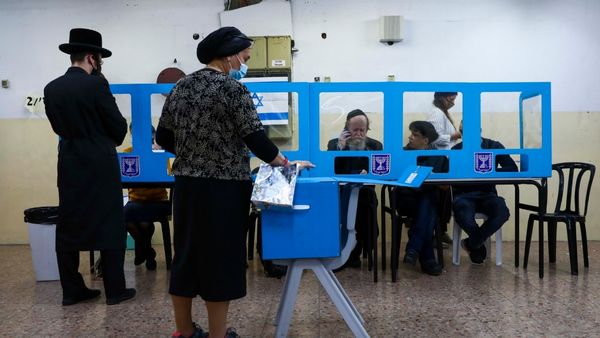 രാഷ്ട്രീയ പാർട്ടികളിലും നെസെറ്റിലും