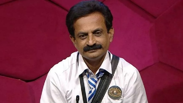 നരച്ച താടിയും മുടിയും നീട്ടി വളർത്തി 