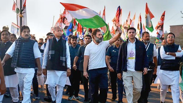 ഗെഹ്ലോട്ടിന് മറുപടിയുമായി സച്ചിനുമെത്തി