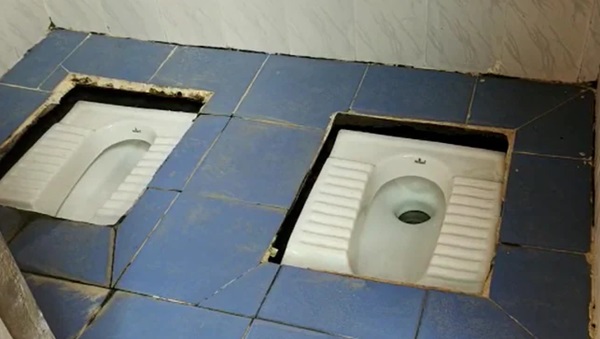 toilet toilet