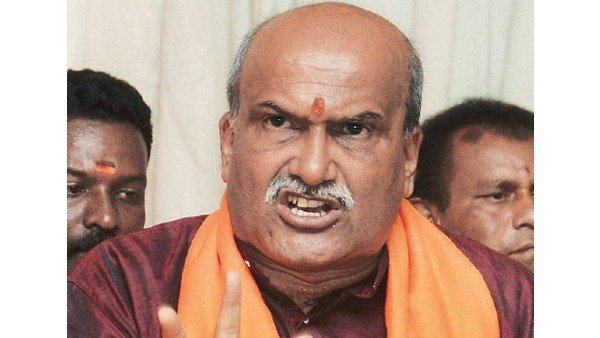 മുത്തലിക് നേരത്തേ ബി ജെ പിയിൽ അംഗമായിരുന്നു