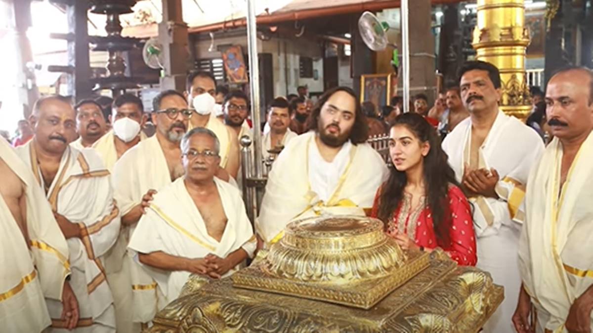 അടുത്ത സുഹൃത്തുക്കള്‍ക്കൊപ്പം