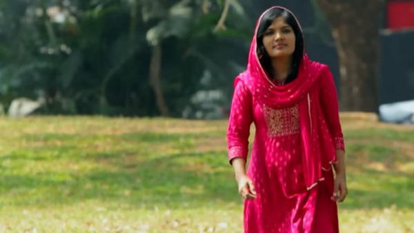 അയാളെ കാണാന് നല്ല ഭംഗിയായിരുന്നു അയാളെ കാണാന് നല്ല ഭംഗിയായിരുന്നു