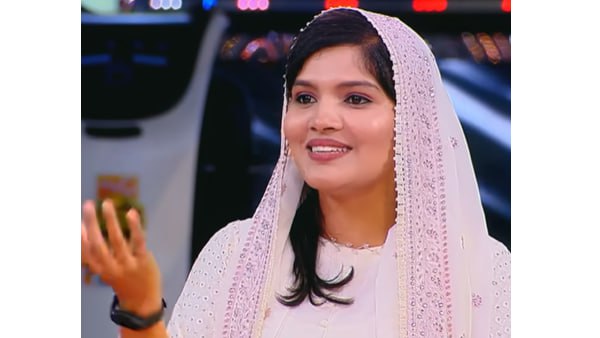 കൊപ്പം എന്ന സ്ഥലത്ത് അദ്ദേഹത്തിന്റെ ബന്ധുക്കള് കൊപ്പം എന്ന സ്ഥലത്ത് അദ്ദേഹത്തിന്റെ ബന്ധുക്കള്