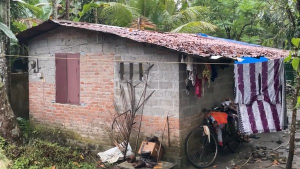 ലോട്ടറി ടിക്കറ്റ് എടുക്കുന്നത് 