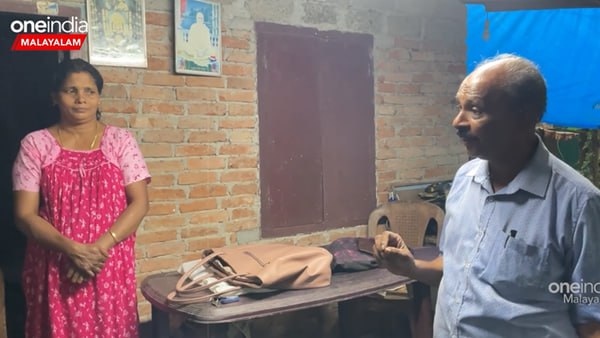 ലോട്ടറി ടിക്കറ്റ് എടുക്കുന്നത്