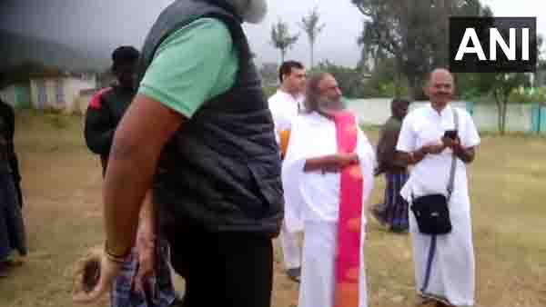 സംഭവം കുംഭാഭിഷേകത്തിന് പോകവെ സംഭവം കുംഭാഭിഷേകത്തിന് പോകവെ