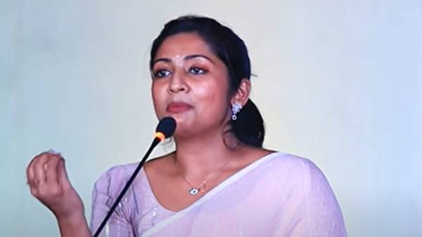  'വമന ധൗതി' എന്നുള്ള ശര്‍ദ്ദിപ്പിക്കല്‍ 