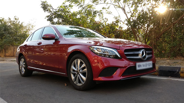 വില 70 ലക്ഷം.. ആഡംബര വിശേഷം പറഞ്ഞറിയിക്കാനാവില്ല വില 70 ലക്ഷം.. ആഡംബര വിശേഷം പറഞ്ഞറിയിക്കാനാവില്ല