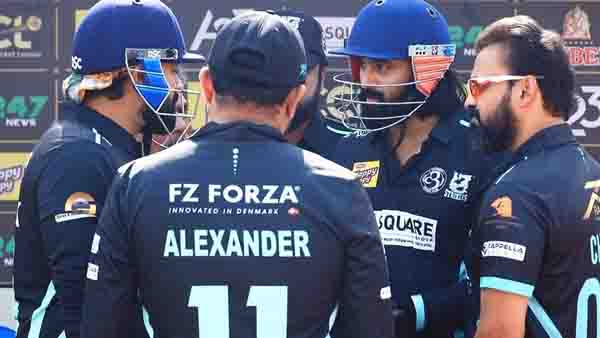 ഇടവേള ബാബുവായിരുന്നു കേരള സ്‌ട്രൈക്കേഴ്‌സ് ടീം മാനേജര്‍