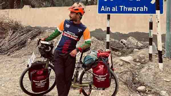 യാത്ര സ്പെഷ്യലായിരിക്കണം യാത്ര സ്പെഷ്യലായിരിക്കണം