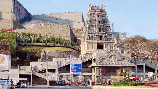 ചൗമഹല്ല, ഫലക്നുമ കൊട്ടാരങ്ങള്‍ പുനഃസ്ഥാപിച്ചു