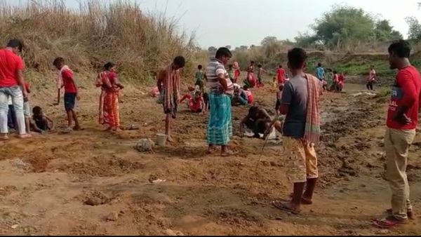 പശ്ചിമബംഗാളിൽ നദിയിൽ സ്വർണം പശ്ചിമബംഗാളിൽ നദിയിൽ സ്വർണം