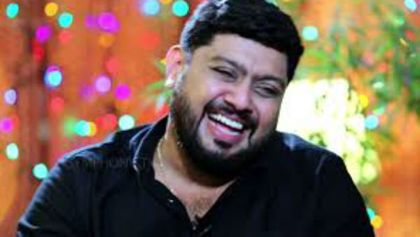 ചിരിക്കുന്ന സമയത്ത് മുഖത്തിന്റെ ഒരു സൈഡ് അനക്കാന്‍ പറ്റുന്നില്ല..