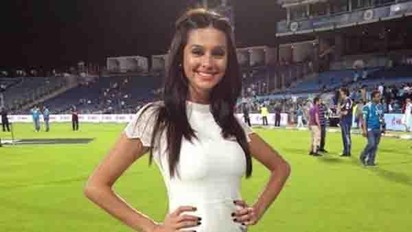 ഷിബാനി ദണ്ഡേക്കര്‍