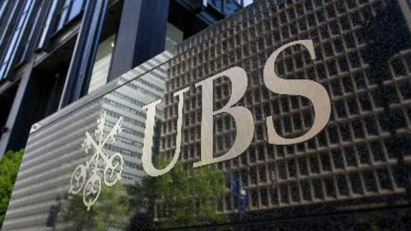 ഒന്നിന് പിറകെ ഒന്നായി തകര്‍ച്ച