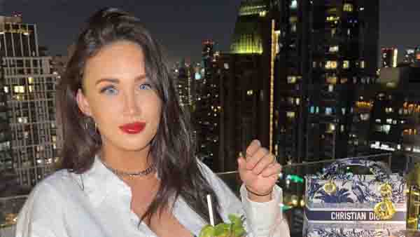 മേഗന് ഫോക്സുമായി സാദൃശ്യം മേഗന് ഫോക്സുമായി സാദൃശ്യം